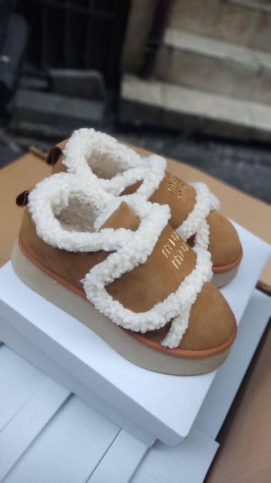 Ugg-uri diferite modele