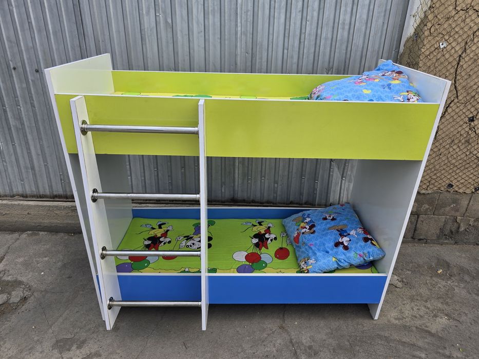 Кровать детская, двухъярусная