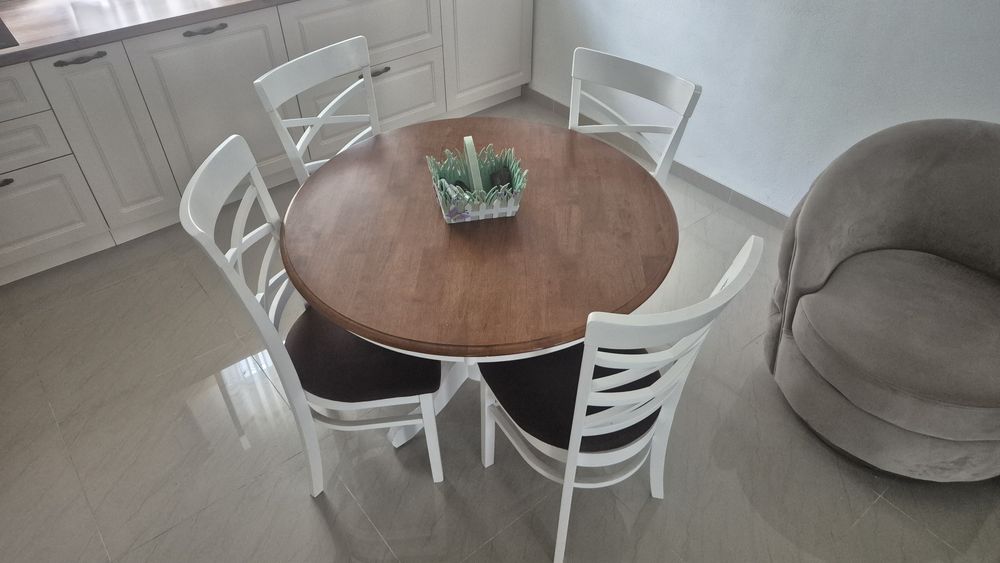 Masa Eveline rotunda cu 4 scaune living/ bucatarie  Mobexpert