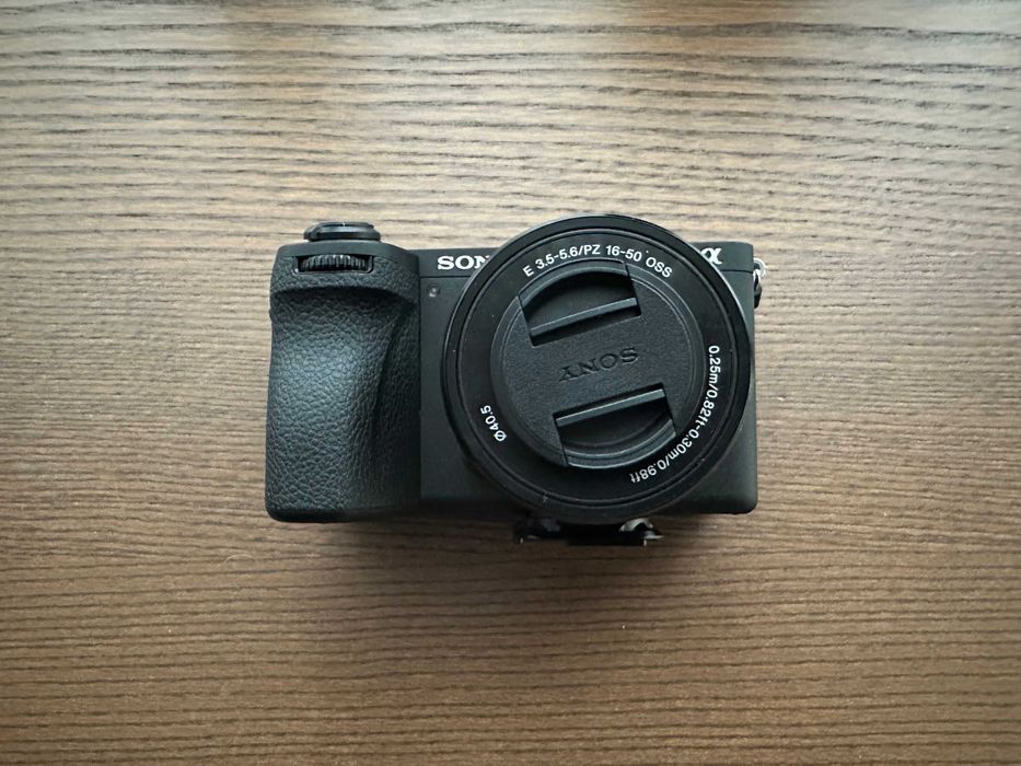 Sony Alpha 6700 utilizare minima + 2 lentile + peak design clip