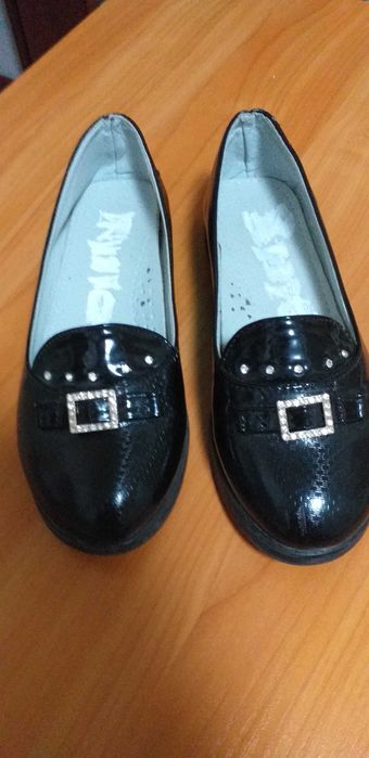 продам туфли для девочки,в отличном состоянии,цена 3000