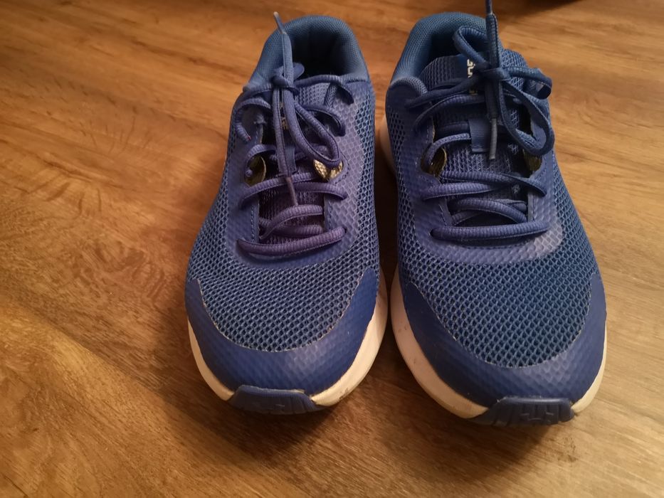 Adidași Under Armour