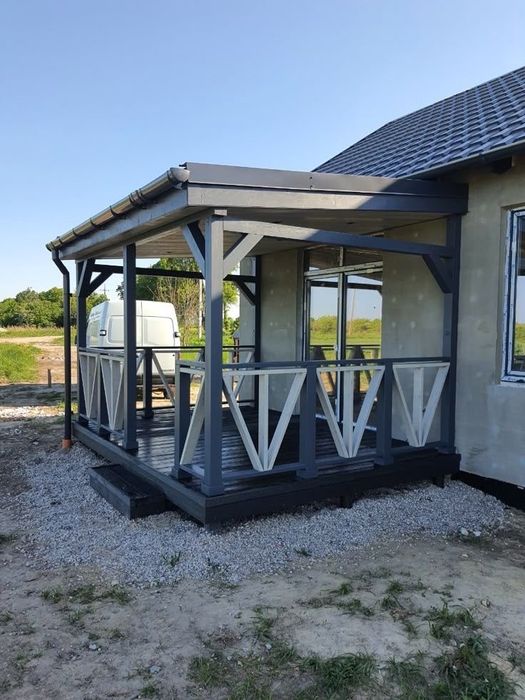 Terase moderne lipta de casa din lemn uscat