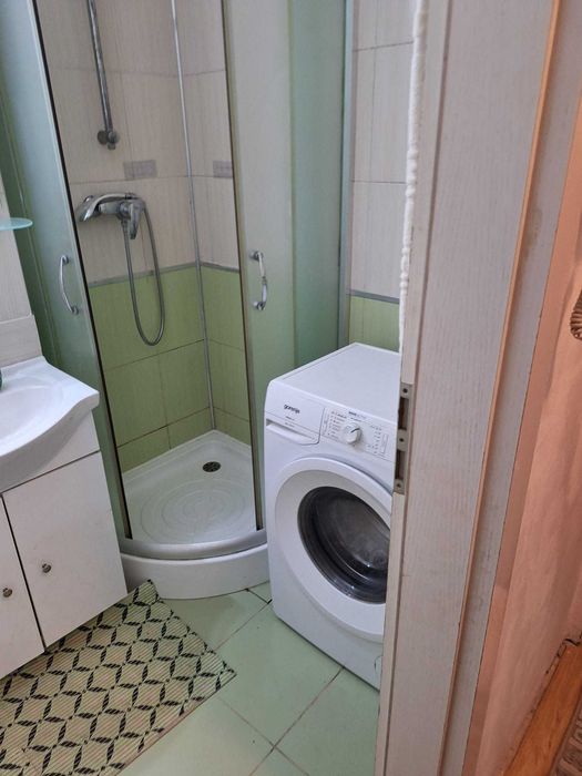 Apartament cu 3 camere de închiriat