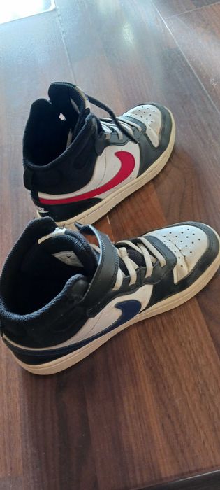 Маратонки много запазени със нормални следи от употреба