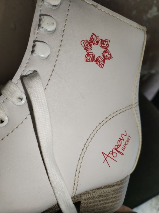 Кънки за фигурно пързаляне