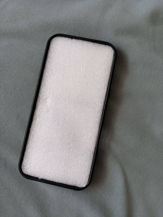 Продаются чехлы, черные на 17 базовый и 16 базовый айфон