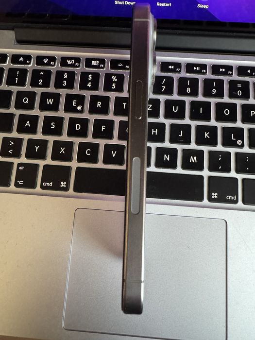 Перфектен ! iPhone 15 Pro Natural Titanium Icloud - за части !