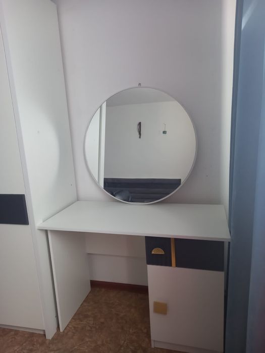 трюмо с зеркалом новый