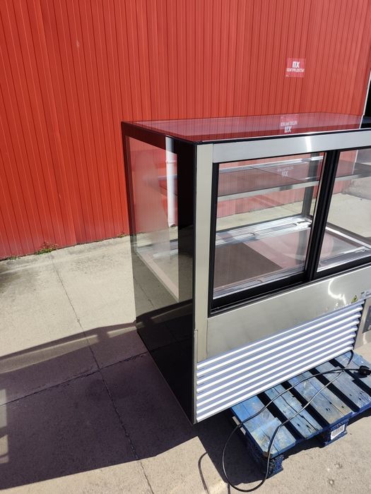 Хладилна витрина Polar