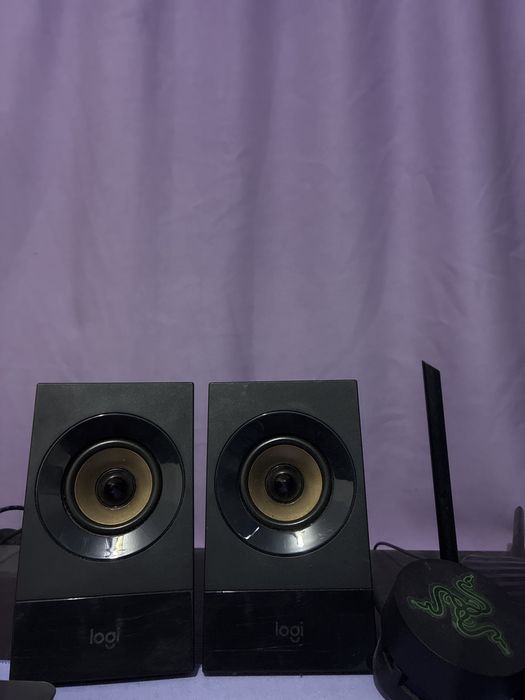 Vand boxe logitech  pentru pc cu subwoofer
