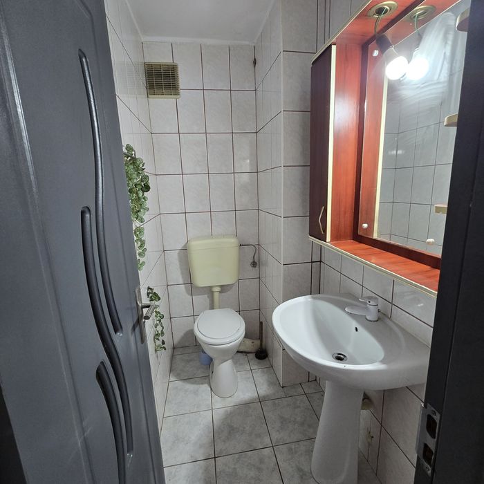 Ocazie! Apartament Spațios 3 Camere, 2 Băi, 3 Balcoane - Etaj 2, Zona Velenţa, Strada Şcoalelor, Oradea