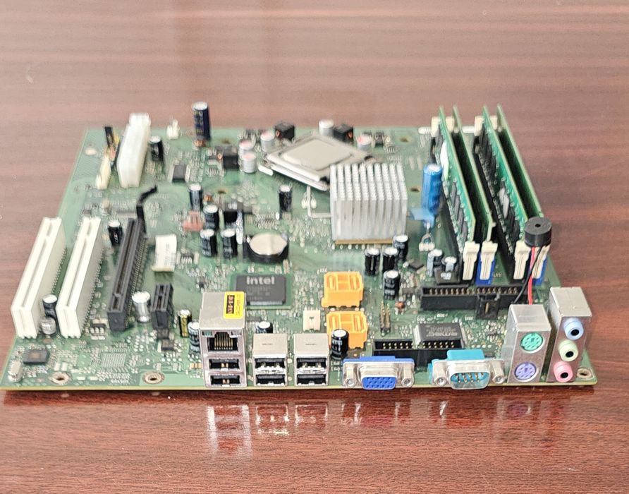 Placă de bază Fujitsu D2584-A12 GS3+Core2Duo E7200 2,53 MHz+4 GB DDR2