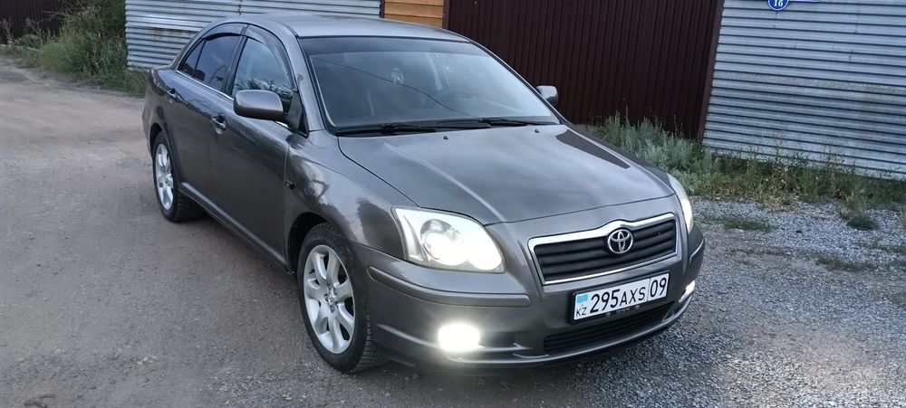 Тойота Авенсис .