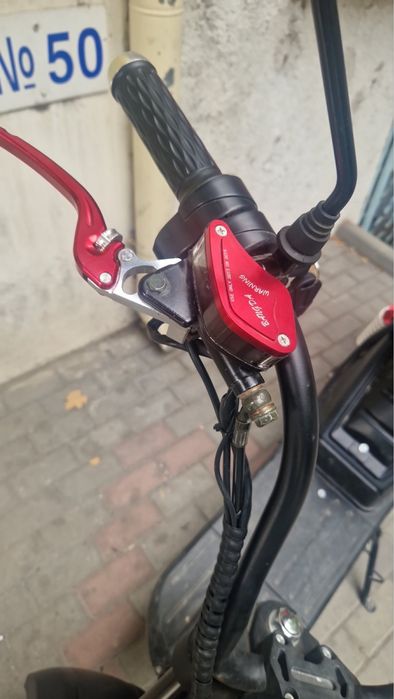 Електрически скутер тип чопър