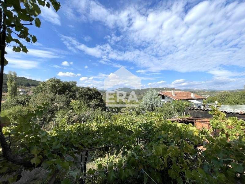 Вила с двор в кв.Прилепци