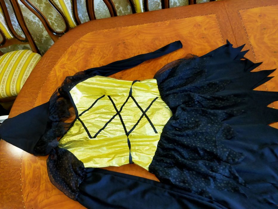 Продается платья на  новый год