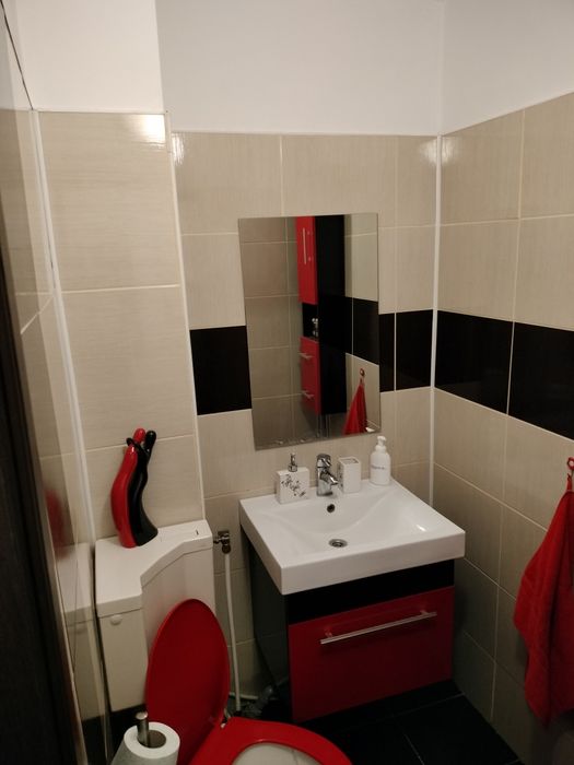 Închiriez apartament 3 camereUnirii Sud, decomandat