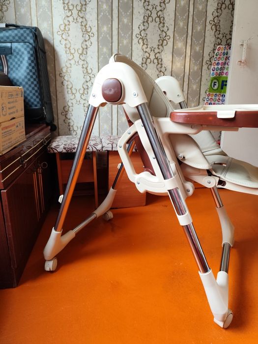 Коляска и детский стульчик