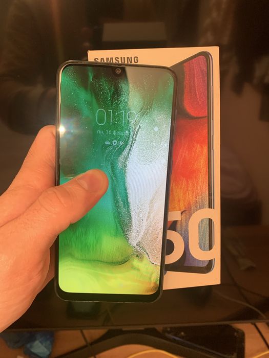 Samsung A50 128гб с коробкой