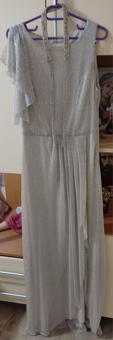 Rochie aurie cu curea.