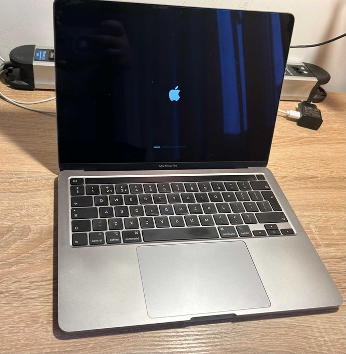 Apple MacBook Pro 13.3″,i5 2GHz,quadcore,16GB,512gb SSD touchpad A2251