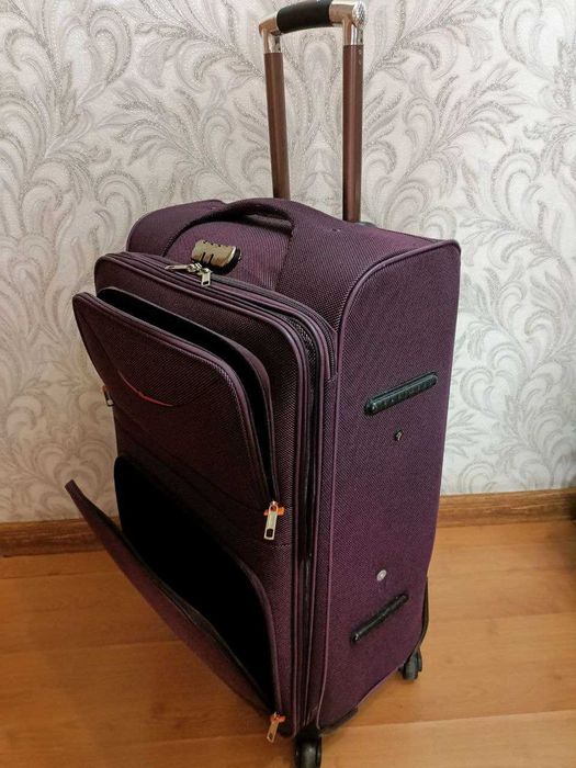 Чемодан дорожный