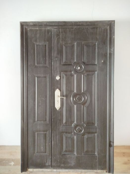 Темир эшик сотилади