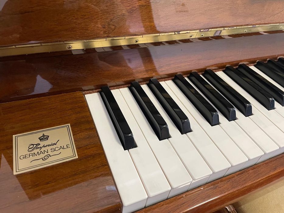 Vând pianine aduse din Anglia