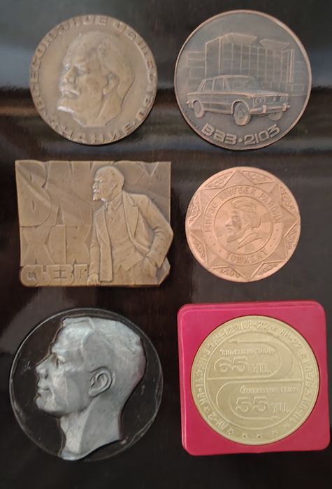 Настольные и памятные медали