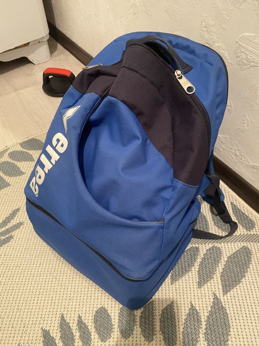 Продам сумку errea