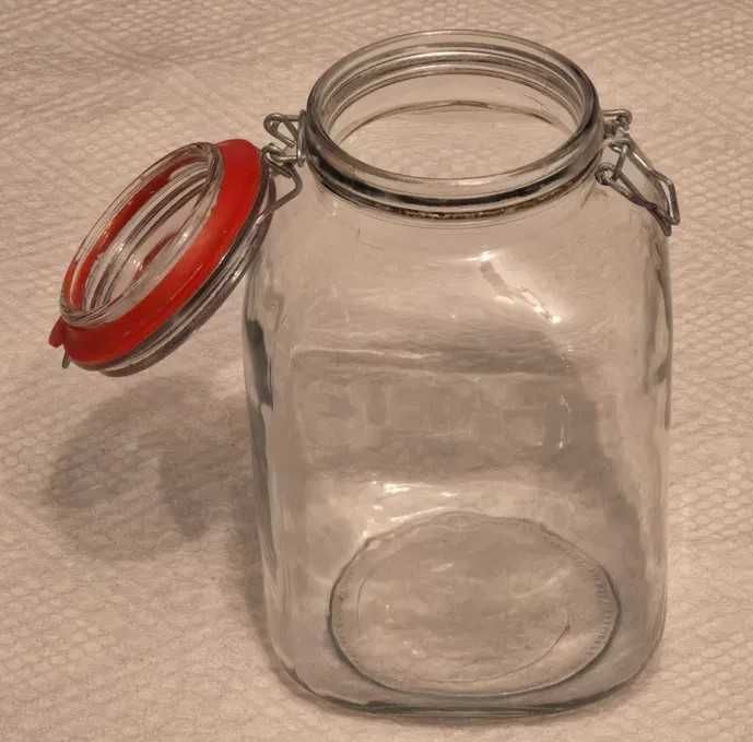 Castronele din sticlă, plastic și alte obiecte de uz casnic