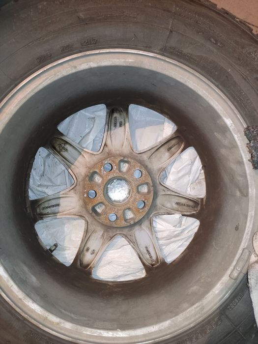 Продам резину с дисками 235/65/17