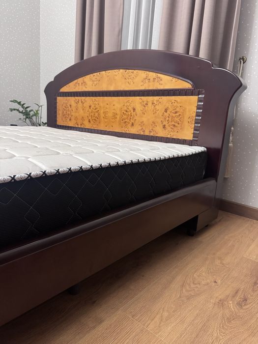 Кровать двуспальняя продам