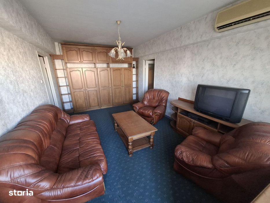 B-dul Unirii (ultracentral)–apartament cu 4 camere, 2 bai, balcon mare