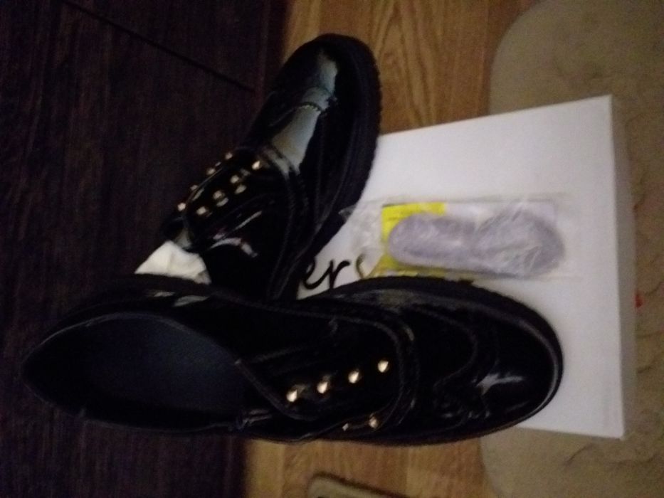 Pantofi noi mărime 40