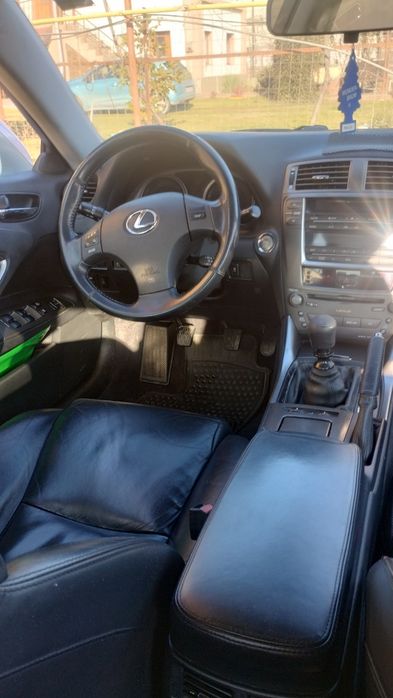 Lexus is 220d 2009