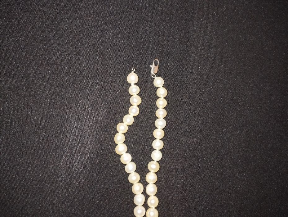 Бусы ( колье) из жемчуга.