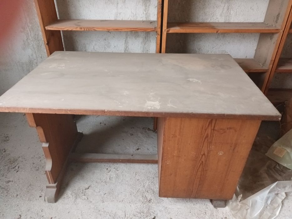 Дървено бюро, цена 75