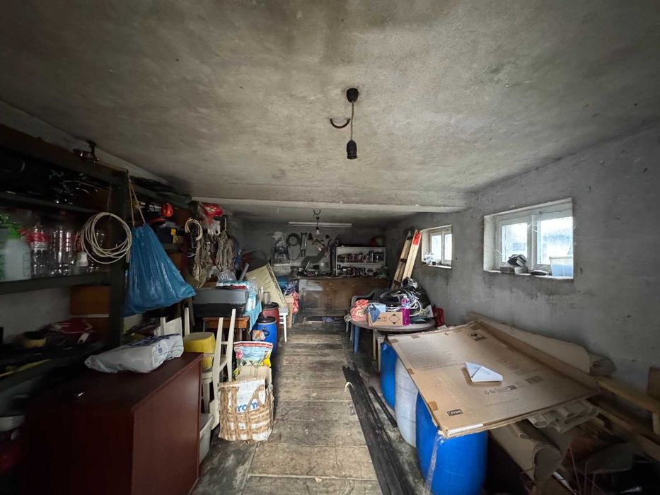 два самостоятелни етажа с гараж и двор