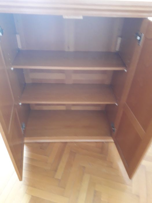 Продавам бар плот