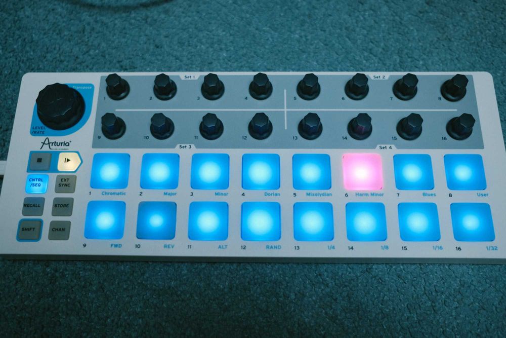 Controller MIDI Arturia BeatStep – Stare excelentă!