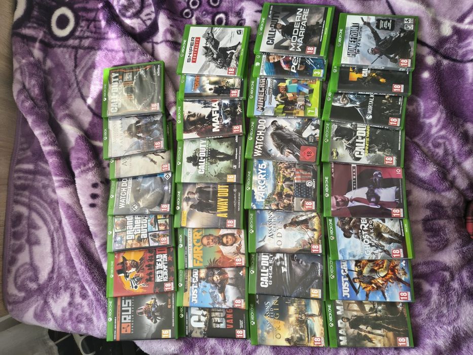 Xbox one s + 3 manete + 31 de jocuri,