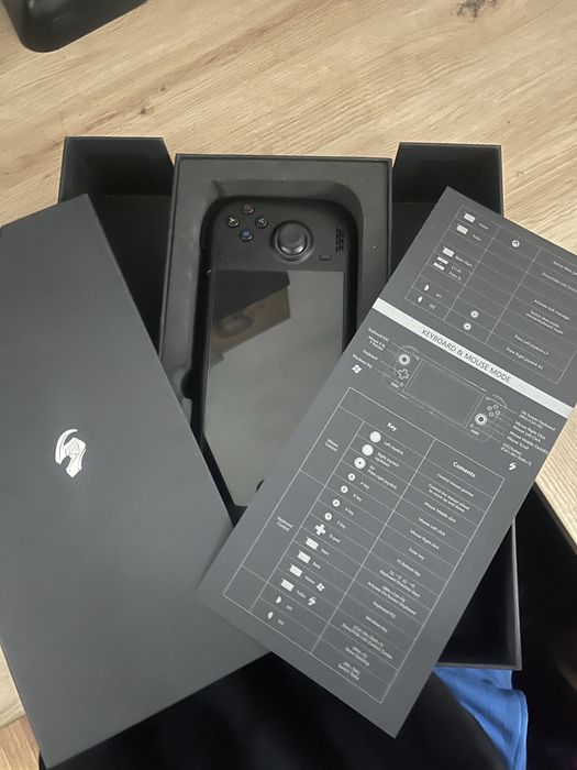 Consola AYN Loki 1TB + Controller Xbox One S + Husa + Jocuri (CA NOUA)