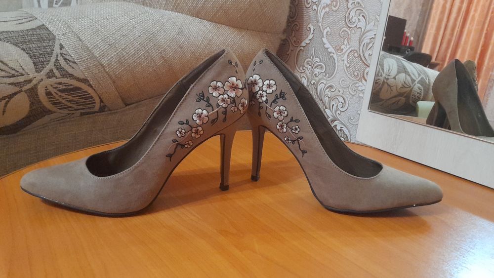 Продам женские туфли