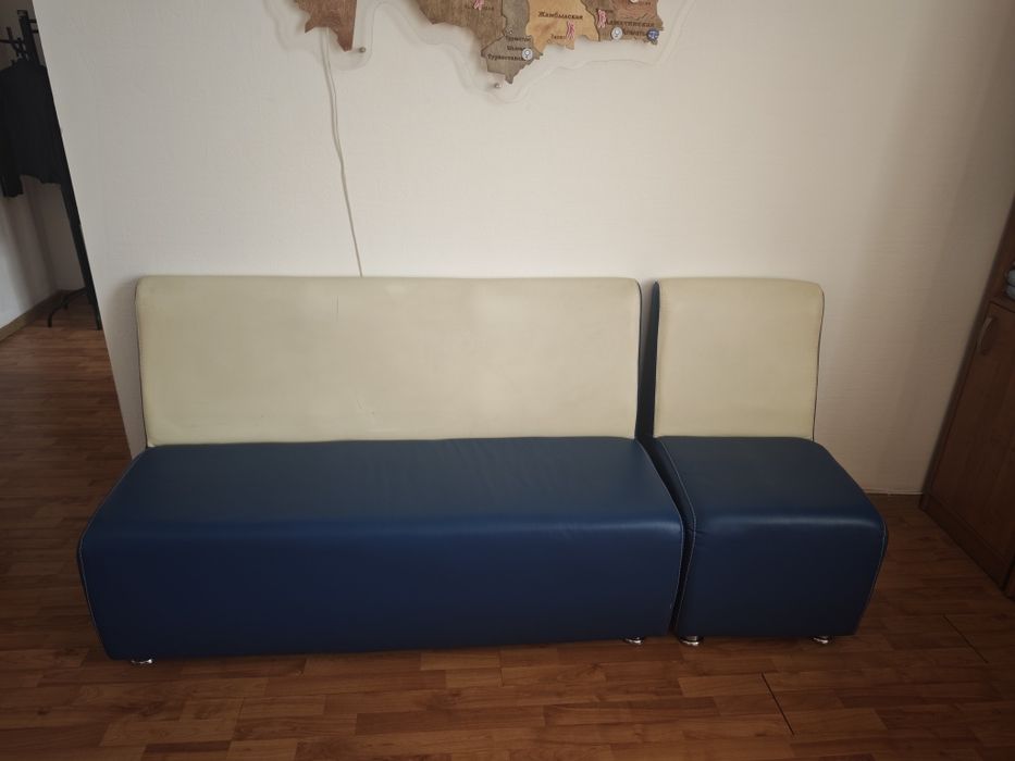 Диван офисный и 2 кресла