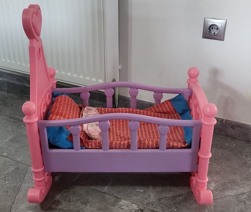 Set bebeluș cu pătuț 100lei