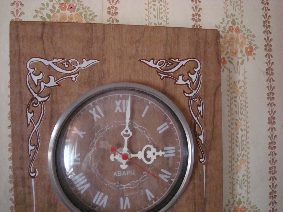 Часы настенные ВАХТ. СССР- 80 е г. Работают. Есть обмен.