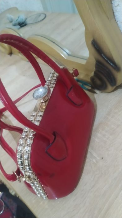 Ikkita sumka qizil va pushti