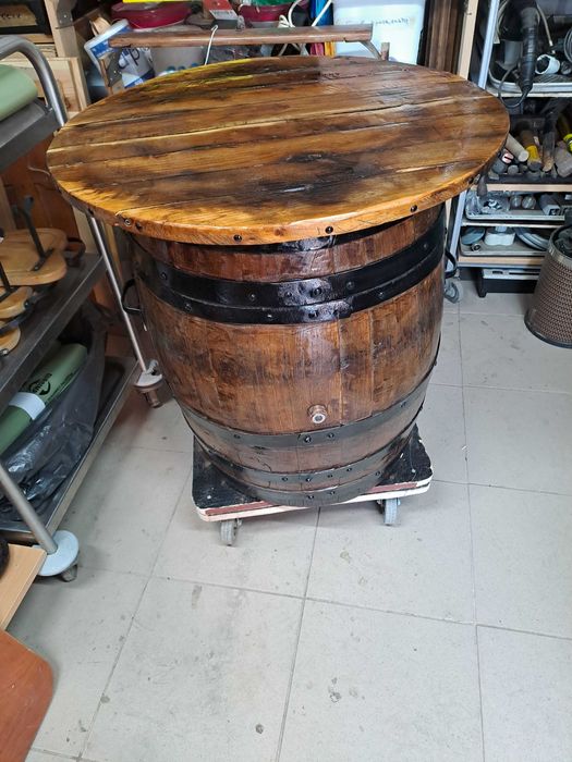 Продавам бъчва маса